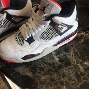 Jordan 4 lava